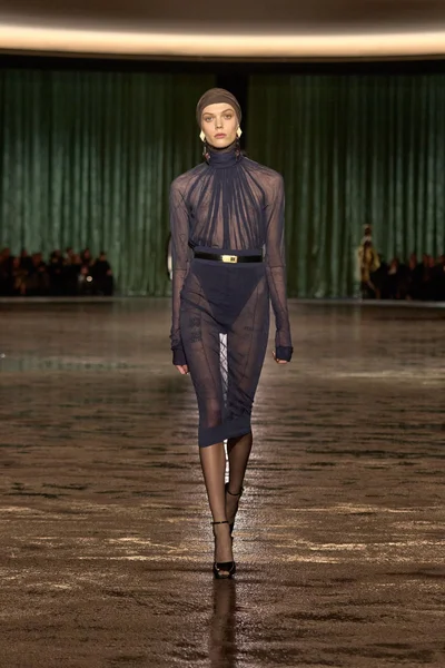 Look 11